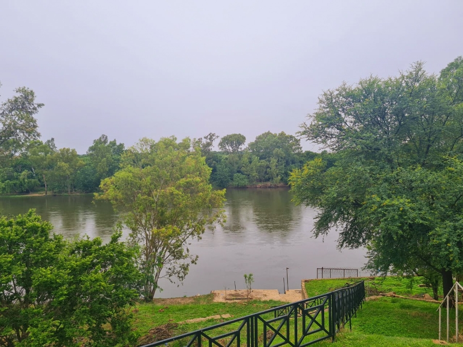 Commercial Property for Sale in Lindequesdrif North West